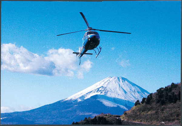 富士山と遊覧ヘリ