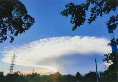 日没前のかなとこ雲