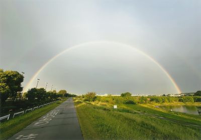 見上げた空、みんな笑顔に