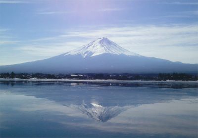薄氷の河口湖